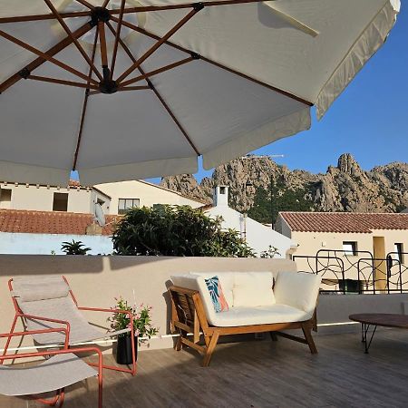 Rayuela Suites San Pantaleo Ngoại thất bức ảnh